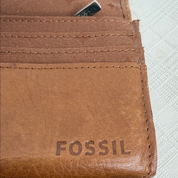 Fossil British tan  Pebble Leather Triple Compartments Bifold Clutch Wallet - Picture 8 of 8